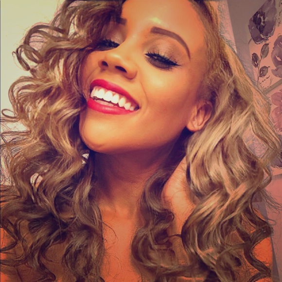 Meet your Posher, Ramona - Picture 1 of 1